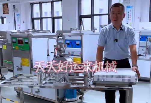 豆腐翻盤(pán)機(jī)－－省時(shí)又省力，完成了豆腐最后一道使命